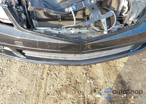 2010 Mercedes-Benz C 300 z USA, uszkodzony, nr VIN WDDGF5EB1AR119649